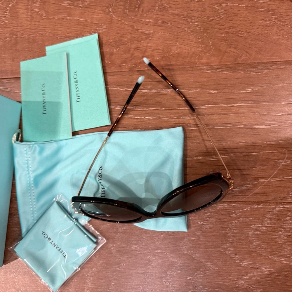 Tiffany & Co. Women's Tortoiseshell Sunglasses with Gradient Brown gold accents - Picture 11 of 16